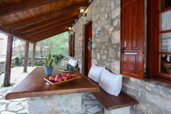 Mariolata Stone House Villa Lilaia Exterior photo